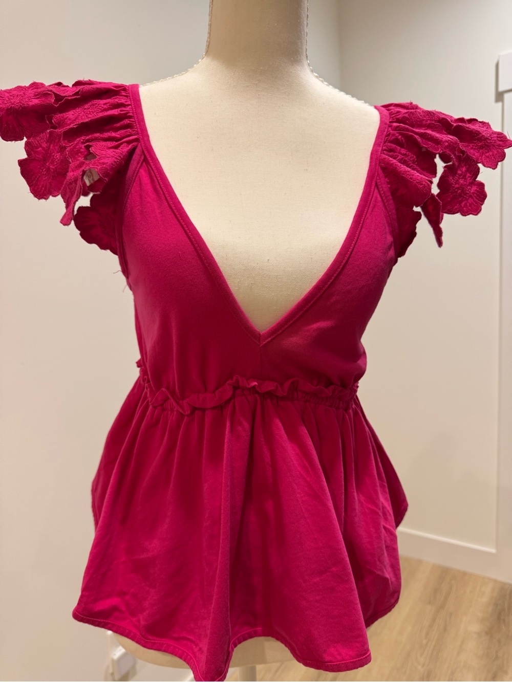 Anthropologie Deep V Ruffle cotton  Peplum Top SzXS NWOT Fuchsia